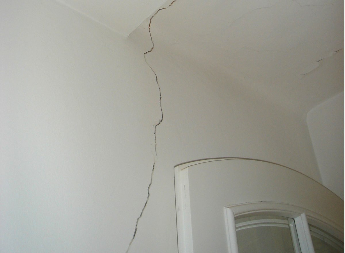 Risse in der Wand