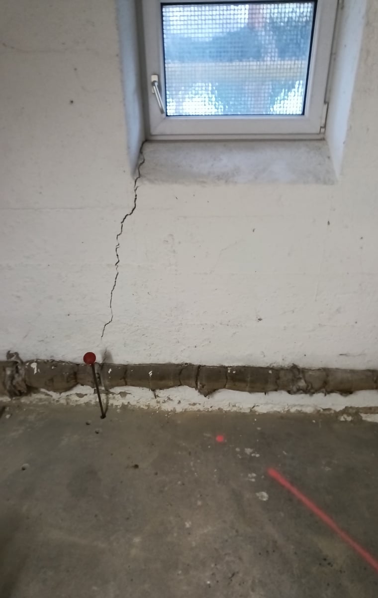 Stabilisierung des Gebäudes mit Kunstharzinjektion