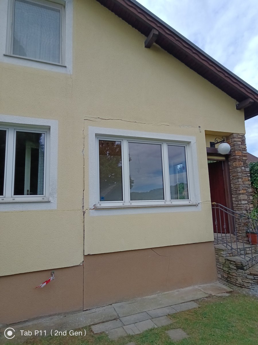 Setzungsrisse an Zubau von Einfamilienhaus