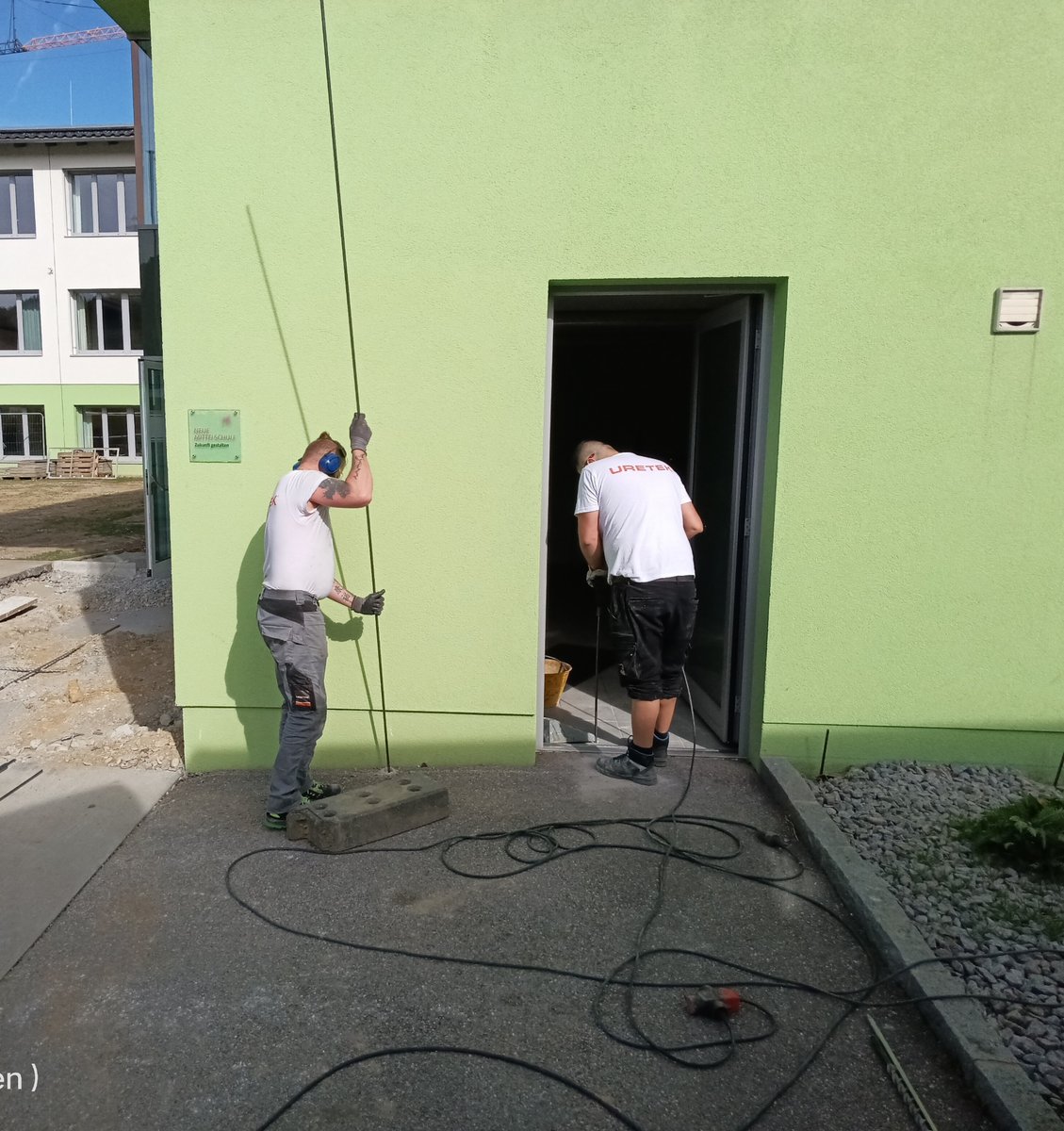 URETEK führt Injektionslanzen zur Vorbereitung des Eingriffs ein