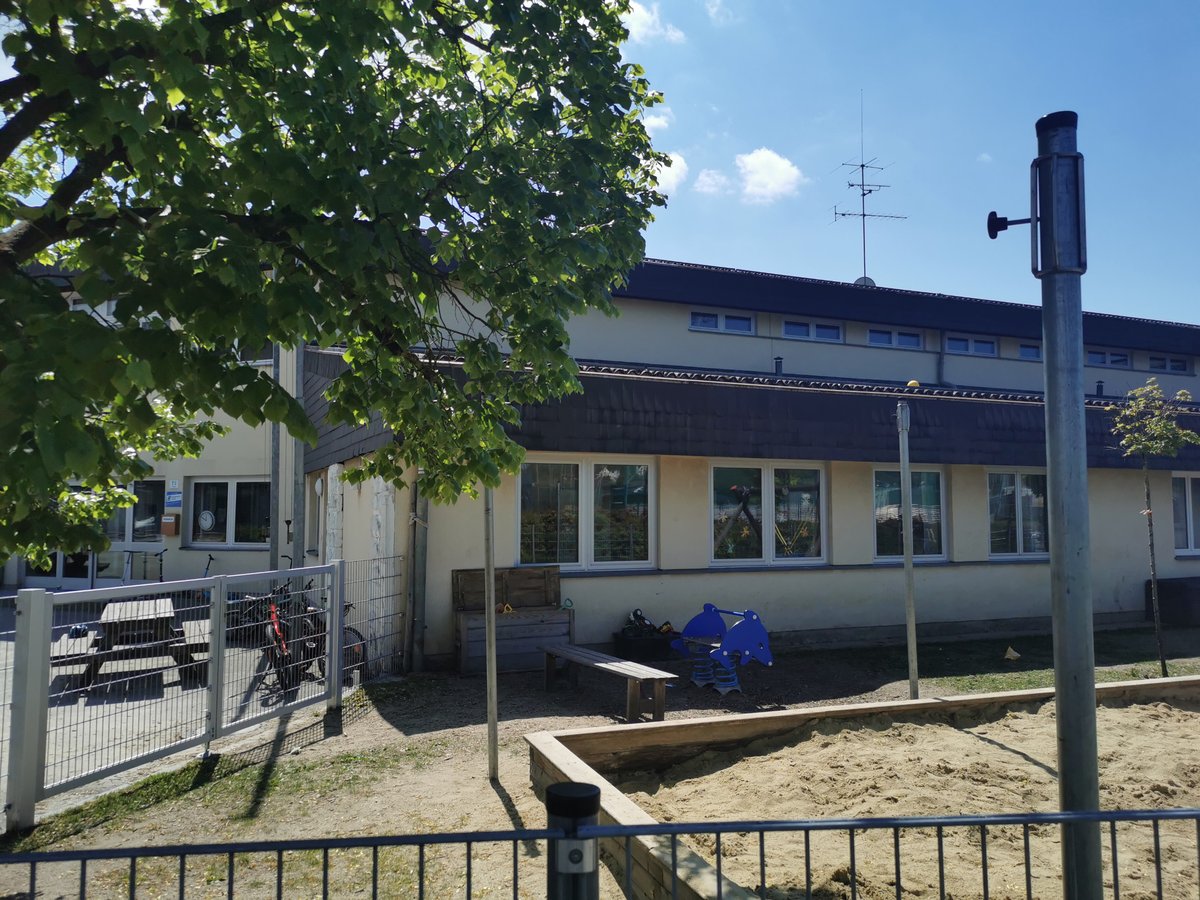 Ansicht der Volksschule vor der Aufstockung