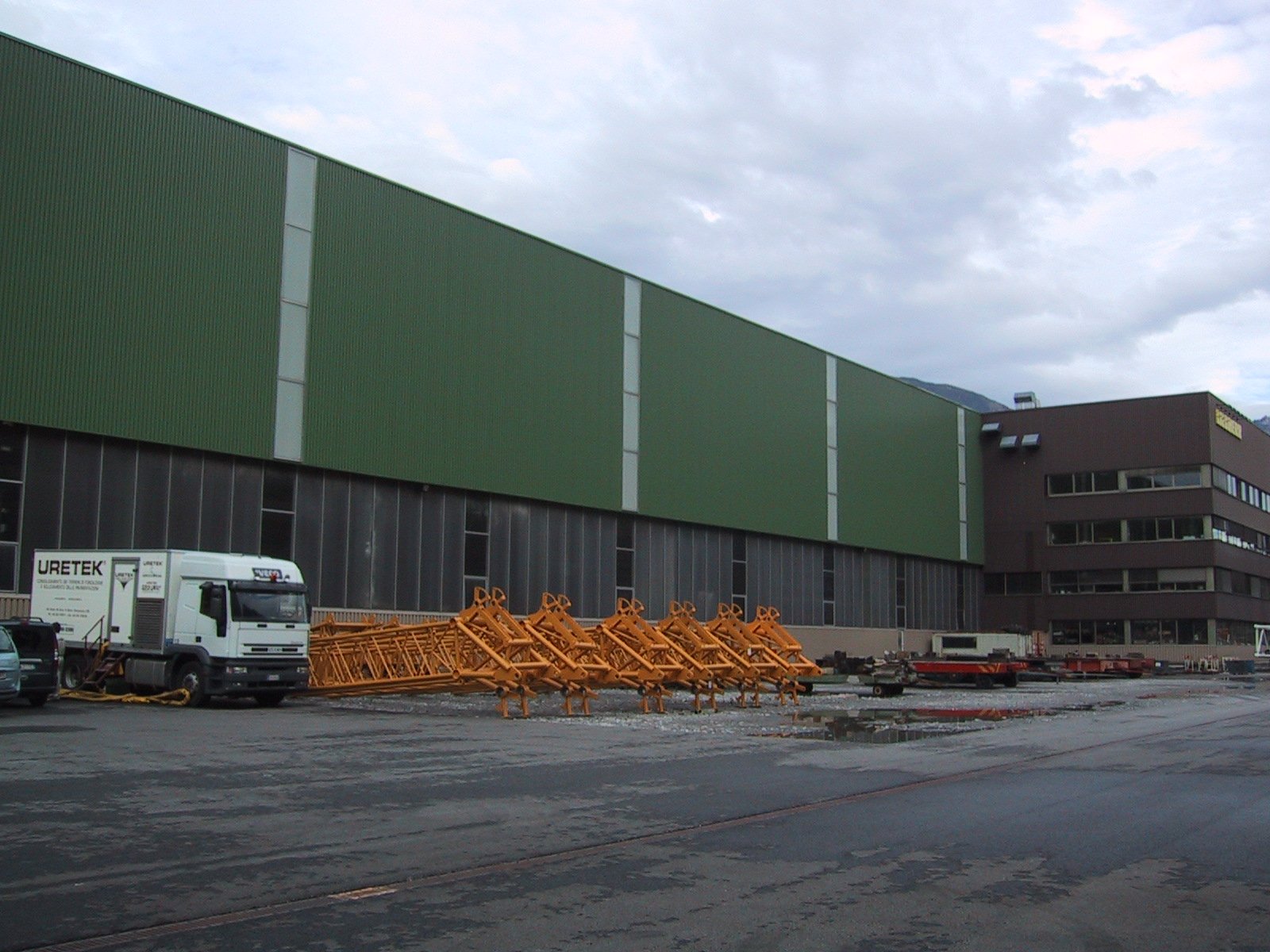 stabilisierung-anhebung-industrieboden-liebherr-nenzing_01