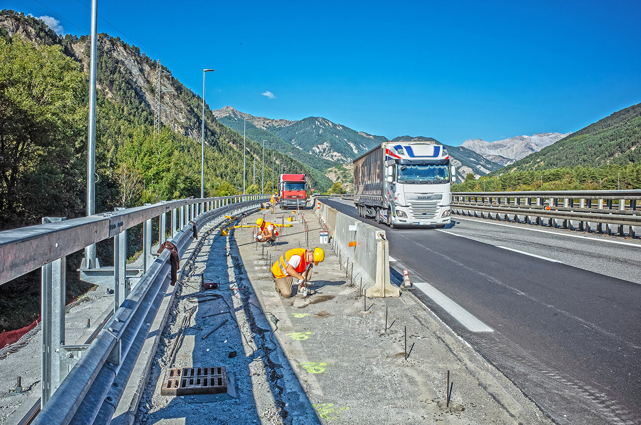 Bauarbeiten zur Stabilisierung des Straßenbelags