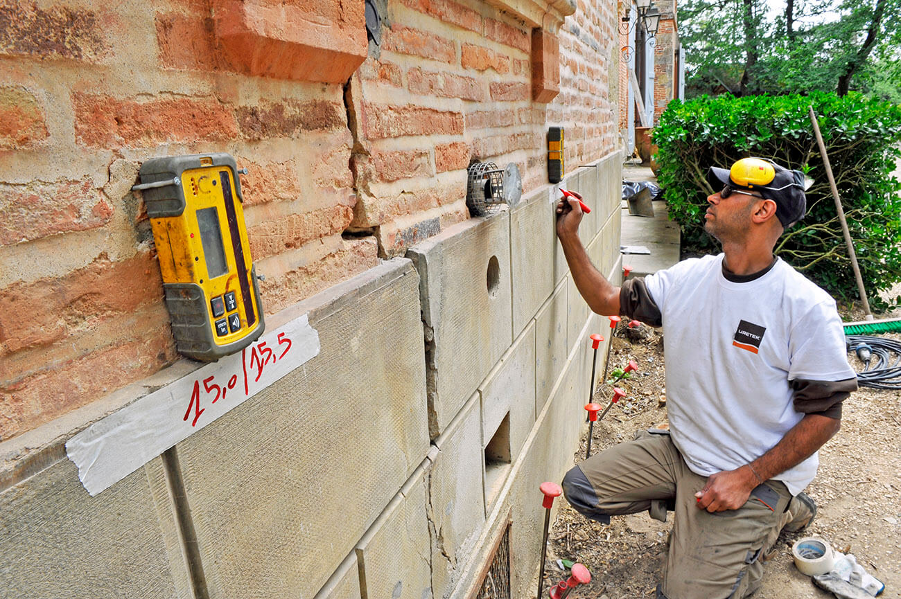 Stabilisierung von Fundament mit Kunstharzinjektion