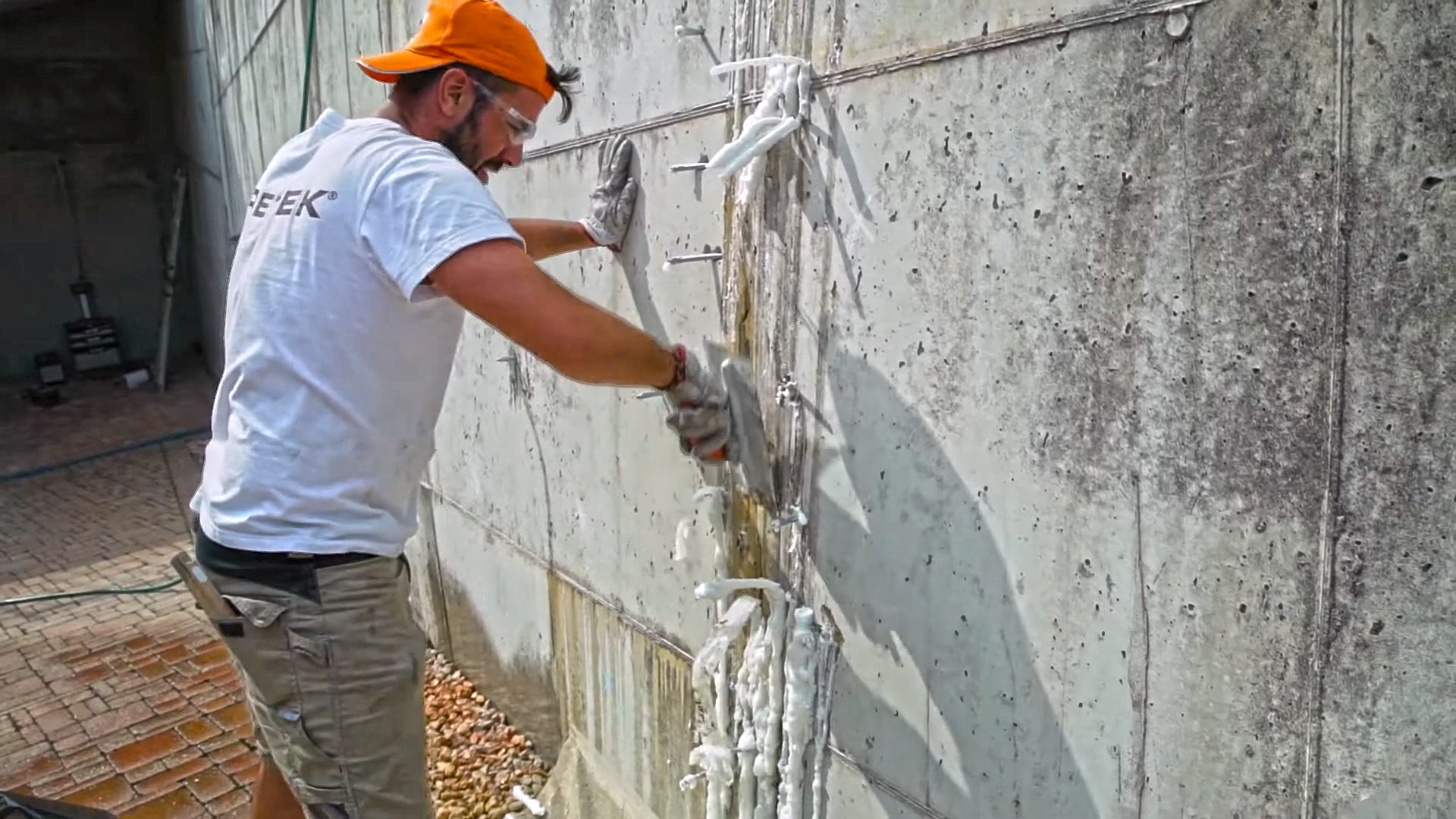 Behebung von Wassereinbruch in einer Garagenwand